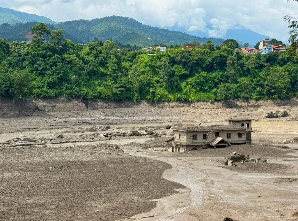 416583_nepal-flash-floods_f (1).webp