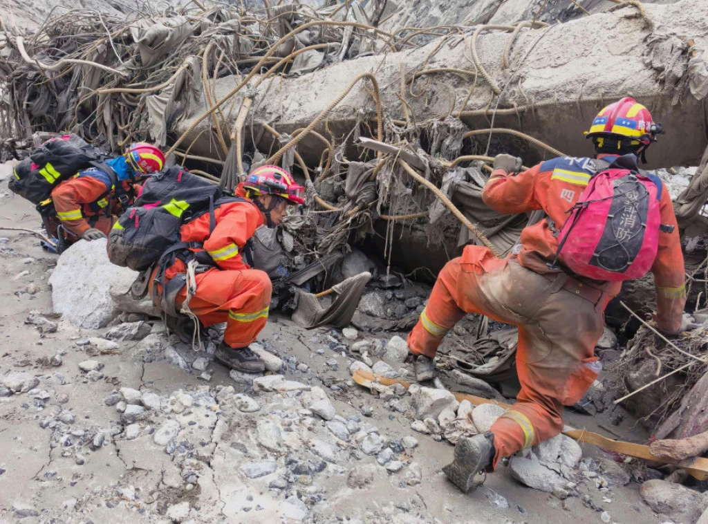 417354_china-nepal-flash-floods_f (1).webp