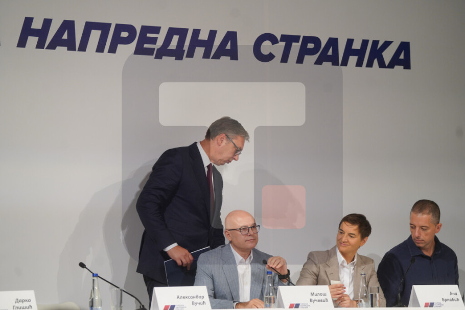 419654_sns-glavniodbor-vucic_iff.jpg
